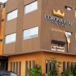 HOTEL CORONA REAL <img src="http://turismoaccesible.ec/site/wp-content/uploads/accesibilidad/semaforo_alto1.png"  width="150px">